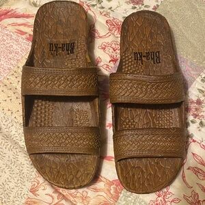 Bha-ku Pali Hawaii Textured Brown Slide Sandals NEW 7